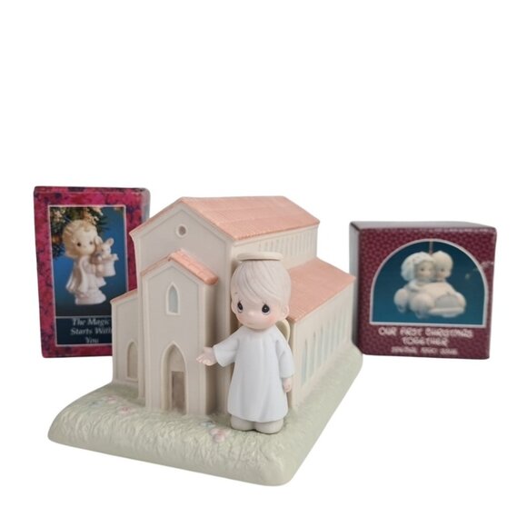 Precious Moments 523011 "Theres A Christian Welcome Here" Retired +2 Ornament - Picture 1 of 7